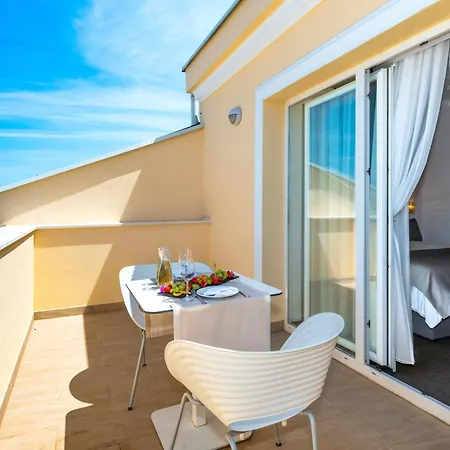 Panzió Guest Atrium Gulin 4*