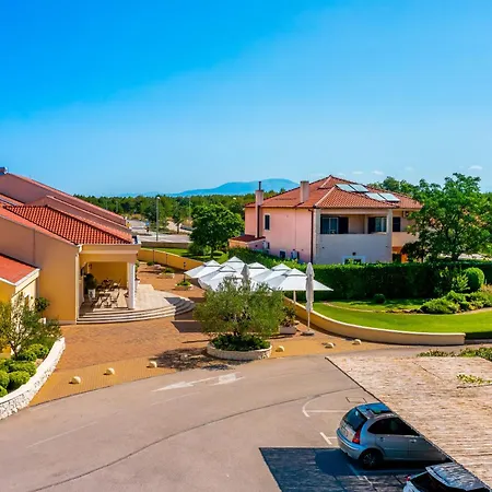 Bed & Breakfast Guest Atrium Gulin 4*