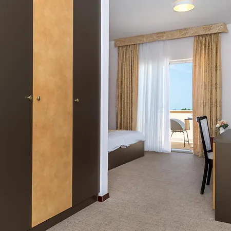 Guest Atrium Gulin 4*