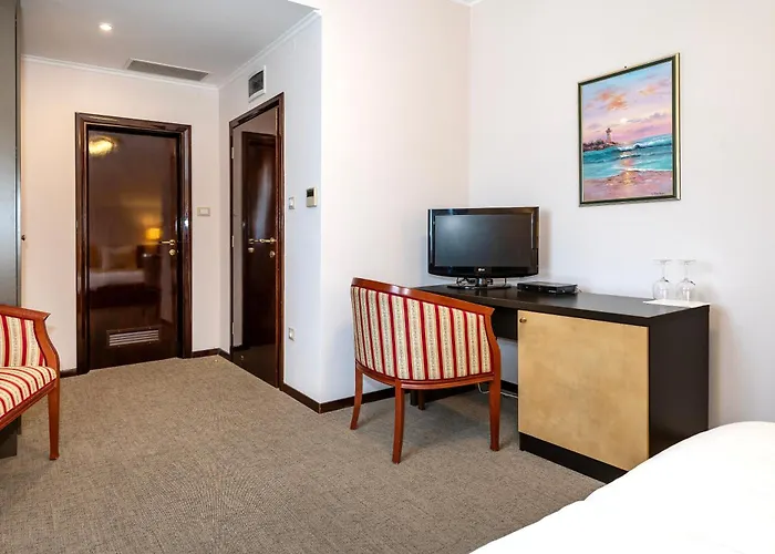 Guest Atrium Gulin 4*